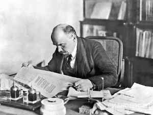Lenin reading newspaper