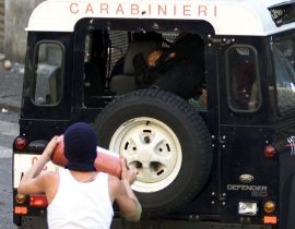 356268 G8 Carlo Giuliani camionetta Allimonda MINI