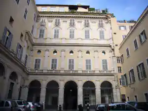 Pigna pal Maffei Marescotti cortile 1240746.jpg