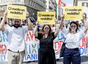 21desk1 riapertura alla manifestazione ci vuole un reddito del 27 maggio a roma foto lapresse.jpg