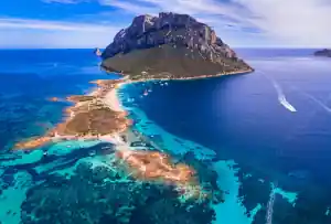 Tavolara Sardegna scaled.jpg